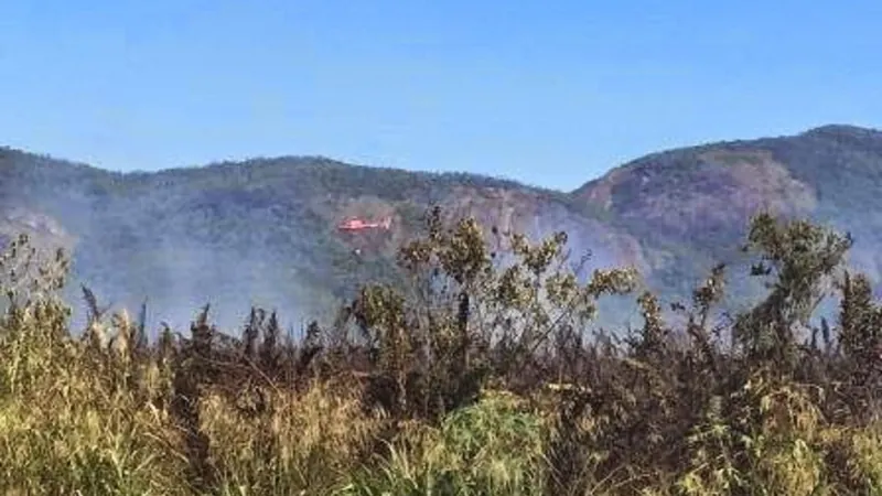 Parque Estadual em Niterói ainda registra focos de incêndio após queda de balão