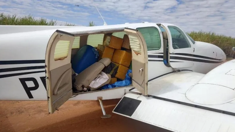 Polícia Federal intercepta aeronave com 400 kg de cocaína vinda do Paraguai