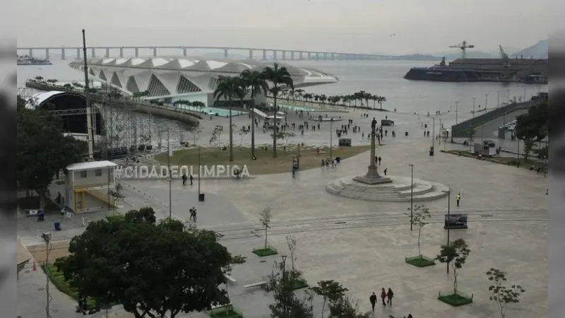 Abandono e falta de manutenção marcam o calçamento do Boulevard Olímpico