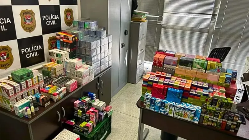 Polícia apreende cerca de 9,7 mil cigarros eletrônicos em loja de Americana