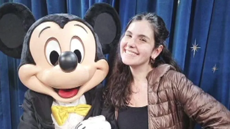 Estudantes acusam colega de desviar R$ 62 mil e citam viagem dela à Disney