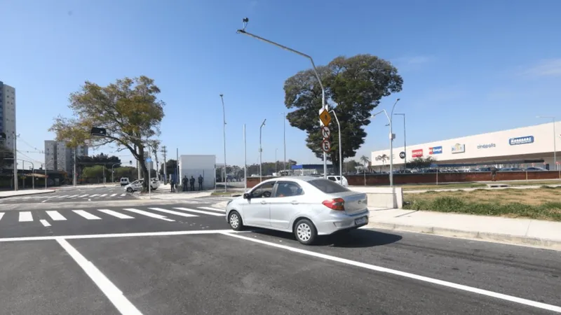 Novas vias melhoram trânsito perto de shopping na zona sul de SJC