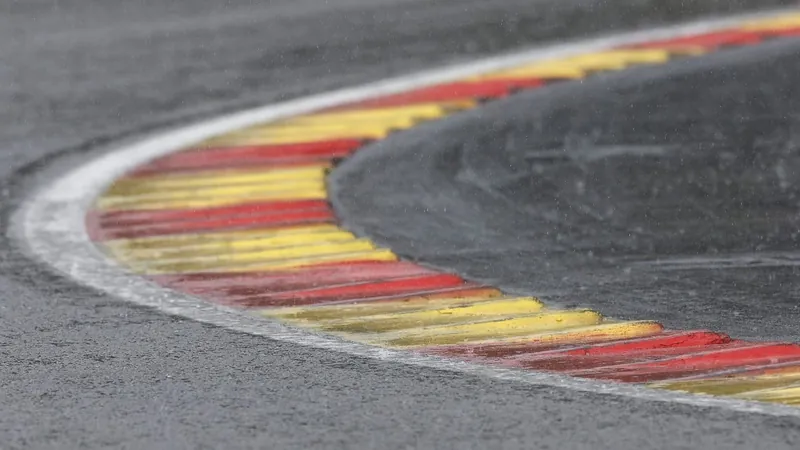 Mau tempo adia largada da corrida sprint do GP da Bélgica