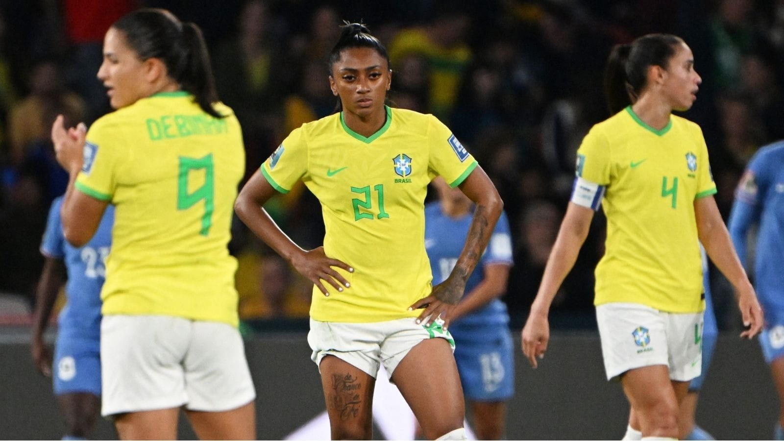 Copa do Mundo Feminina: Brasil sofre com bola aérea francesa e perde por 2  a 1