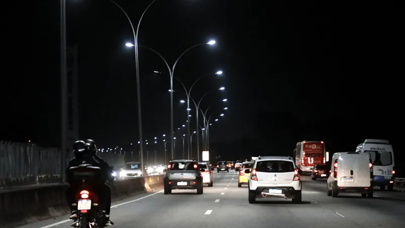 Obras de recuperação de asfalto na Linha Vermelha têm prazo para começar