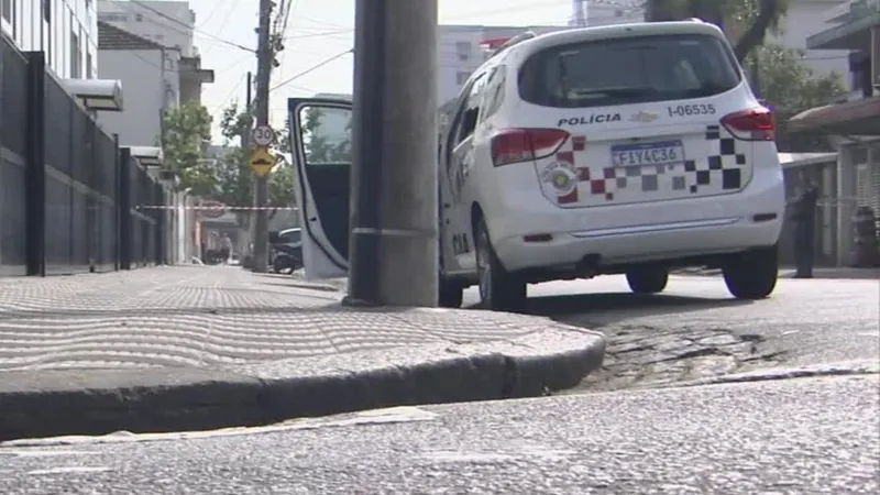 Viatura de policial baleada em Santos (SP)