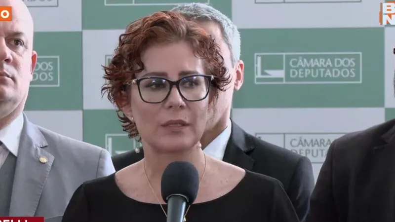 Carla Zambelli comenta operação da Polícia Federal