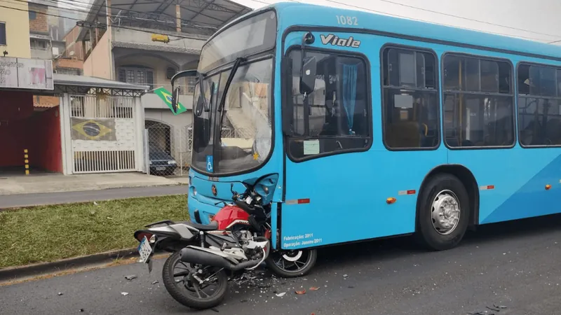 Motociclista colide contra ônibus na zona norte de São José dos Campos