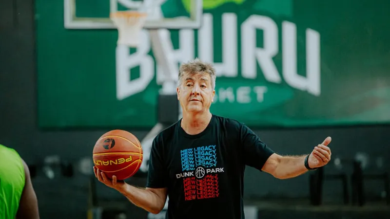 O técnico Jorge Guerra prepara a equipe 