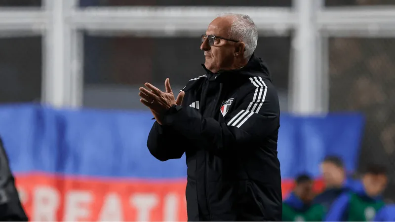 Dorival lamenta nova derrota fora e projeta retorno de Lucas: "pode jogar"