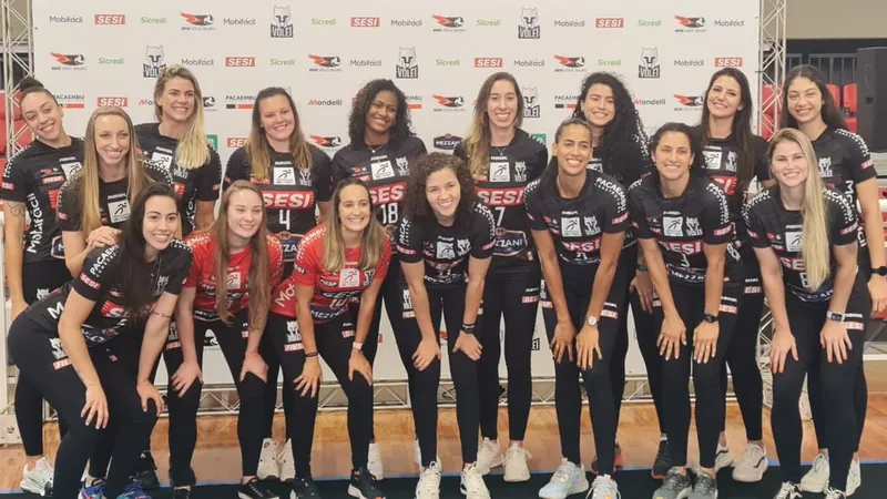 Equipe adulta feminina chega bastante renovada