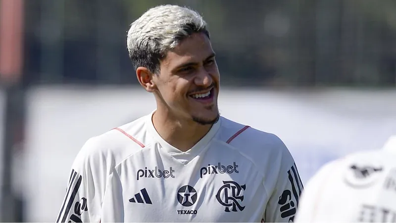 Pedro viaja com elenco do Flamengo para Cuiabá após ser cortado na Libertadores