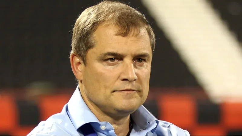 Diego Aguirre é o novo técnico do Santos e assina até 2024