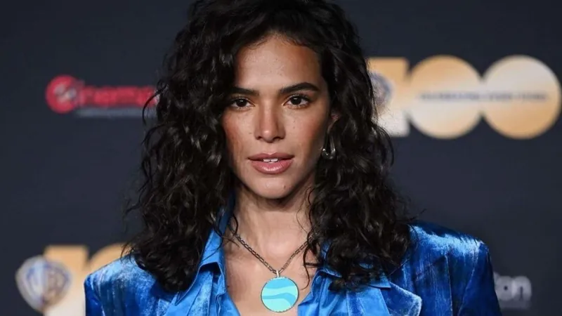 Por que Bruna Marquezine está impedida de divulgar Besouro Azul