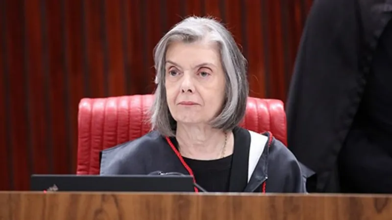 Ministra Cármen Lúcia durante sessão de julgamento 