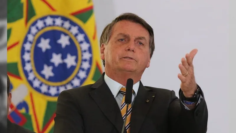 TSE multa Bolsonaro por fake news na eleição de 2022