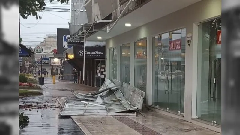 Duas mulheres ficam feridas após queda de marquise em Balneário Camboriú