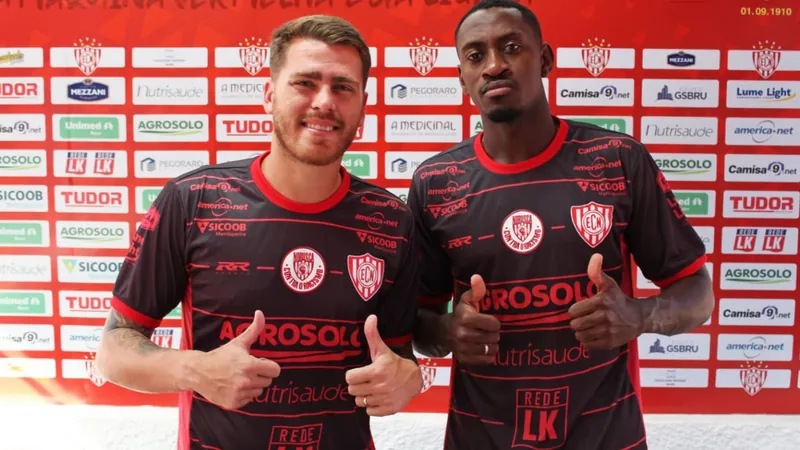 Blade e Lucas Balardin se apresentaram ao clube