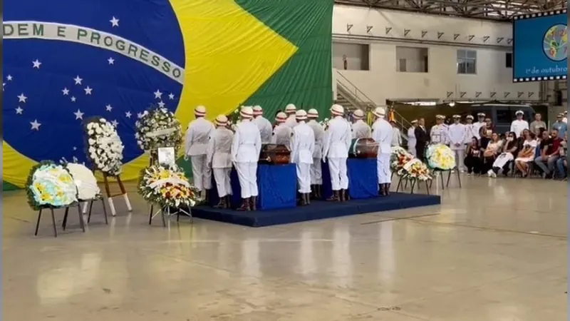 Fuzileiros Navais que morreram na queda de helicóptero são homenageados