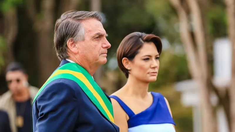 PF quer ouvir Bolsonaro e Michelle sobre escândalo da venda de bens