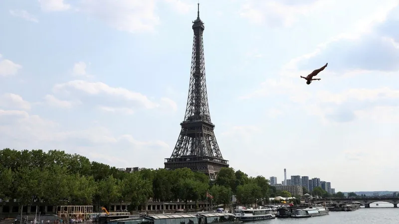 Torre Eiffel é fechada devido greve de funcionários em Paris