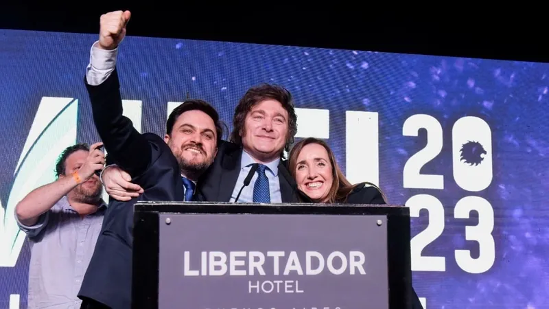 Javier Milei lidera eleições primárias na Argentina