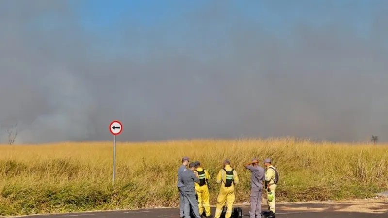 A ocorrência de queimadas pode ocasionar fumaça na pista