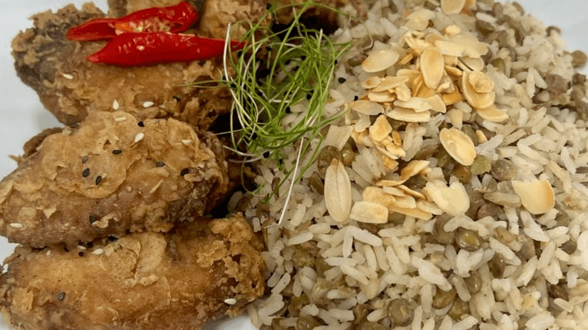 Frango frito à moda oriental e arroz com lentilhas | Band Receitas