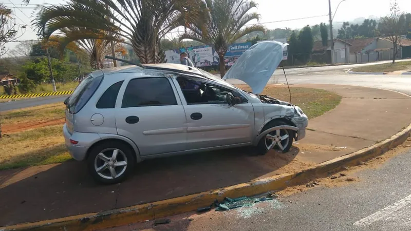 O acidente aconteceu na manhã desta terça-feira (15)