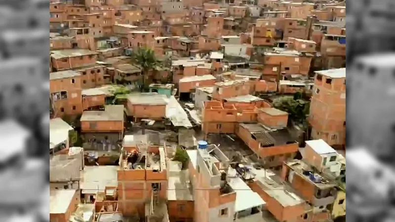 PM faz operação em Paraisópolis contra o tráfico de drogas