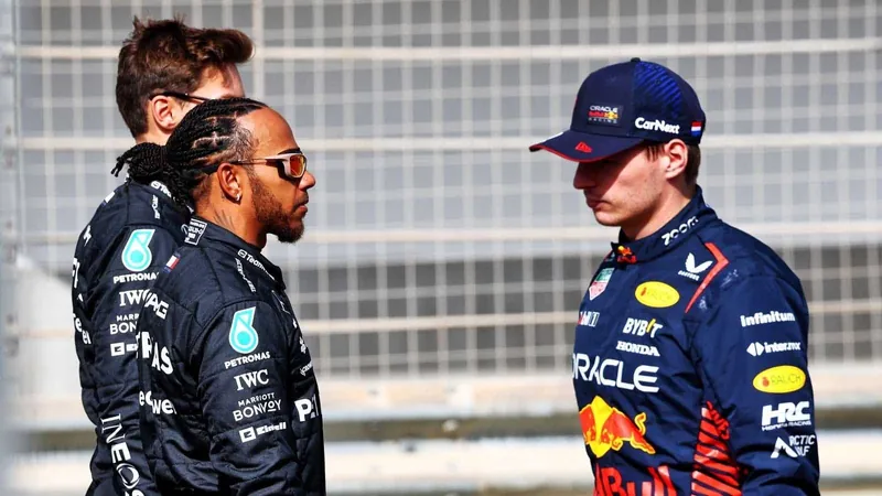 Ex-chefe de equipe da F1 vê Hamilton "muito velho" para superar Verstappen