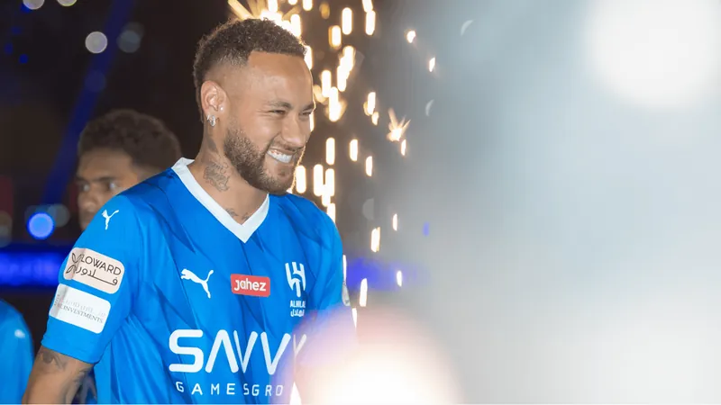 Com show de drones e luzes, Neymar é apresentado ao Al Hilal; assista