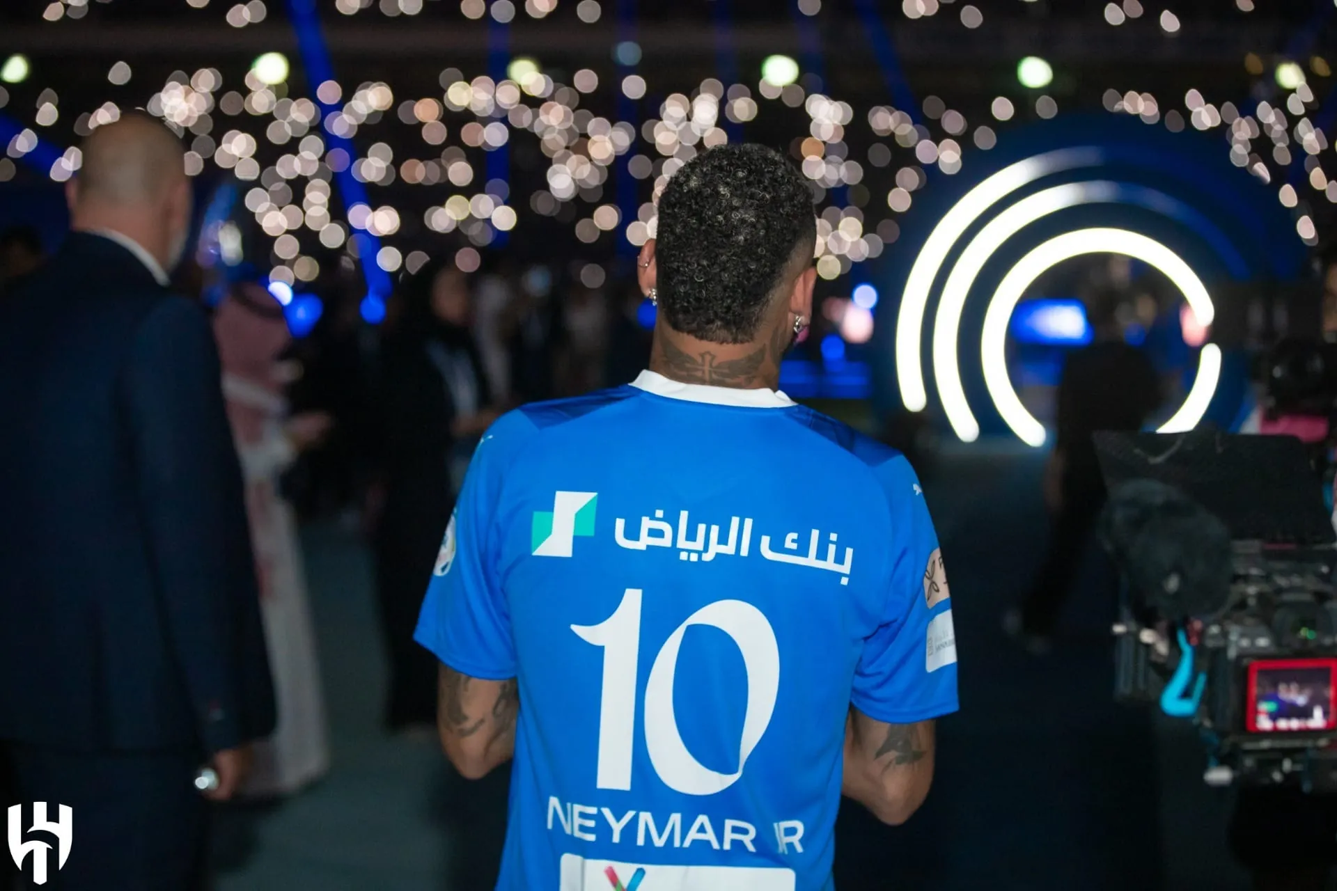 Chegada de Neymar pode colocar ídolo e capitão do Al-Hilal no banco de  reservas - Folha PE