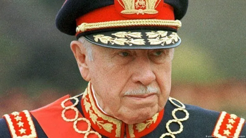 Pinochet, o mito do ditador que resiste a cair no Chile