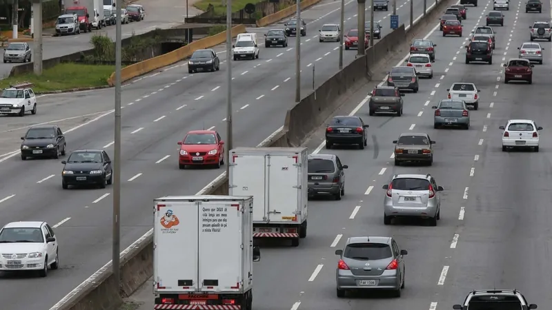 Congestionamento passa de 590 km em SP com greve no Metrô e CPTM