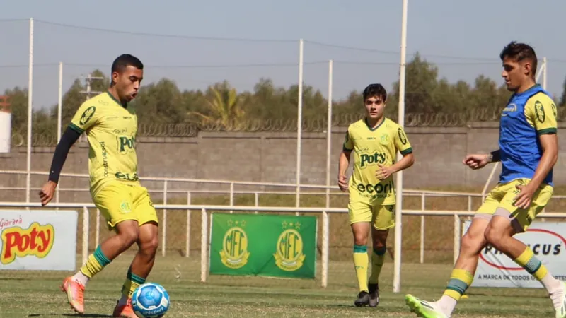 Os dois times tentam a vitória de olho no G4 