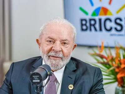 No Brics, Lula diz que 'inocentes pagam preço pela insanidade da guerra’