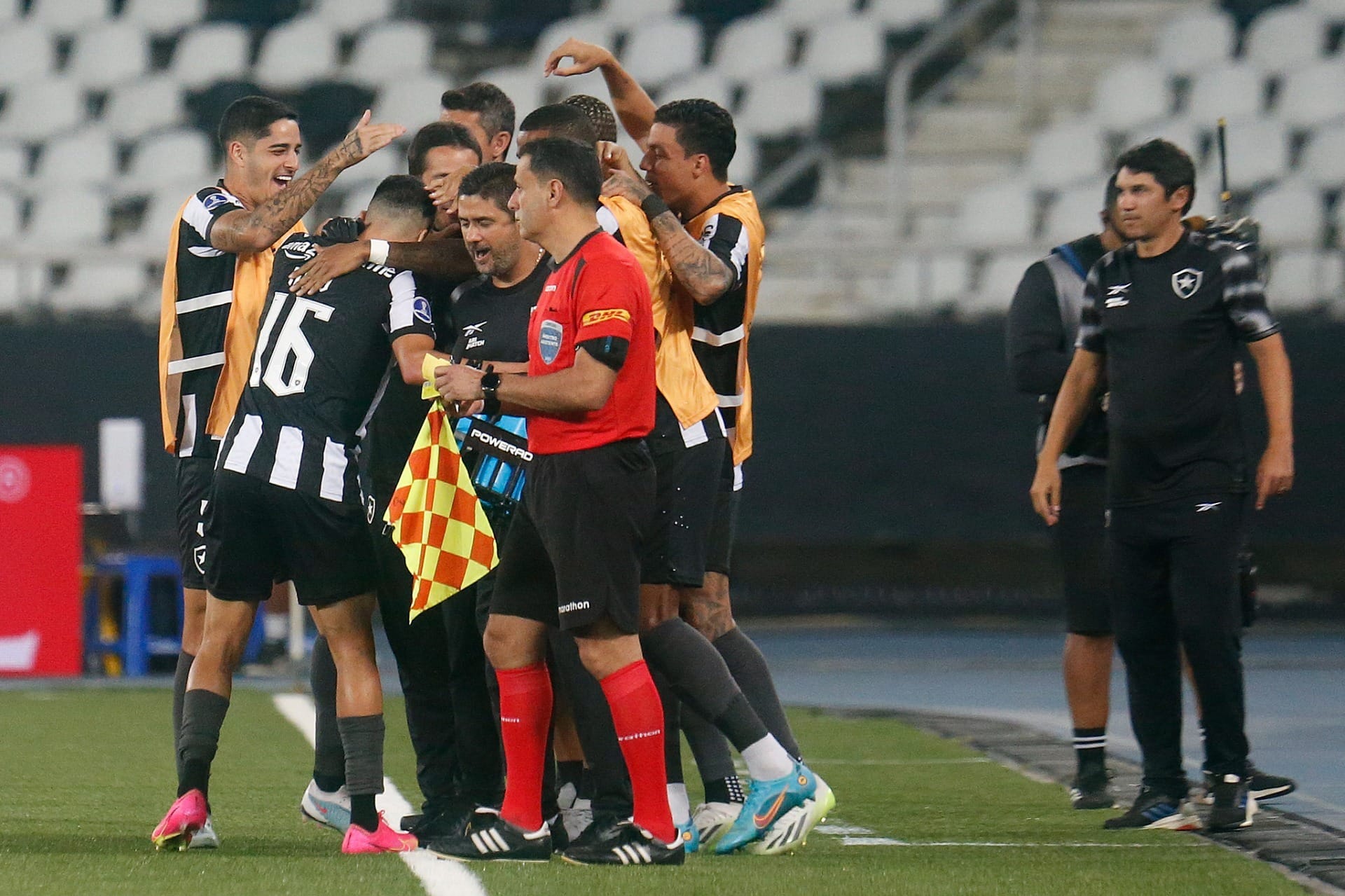 Confira qual canal vai passar o jogo do Botafogo diante do Defensa y  Justicia