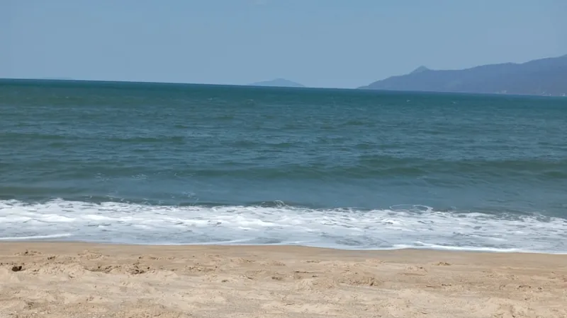 Bombeiros buscam por homem que desapareceu na Praia de Juquehy em São Sebastião