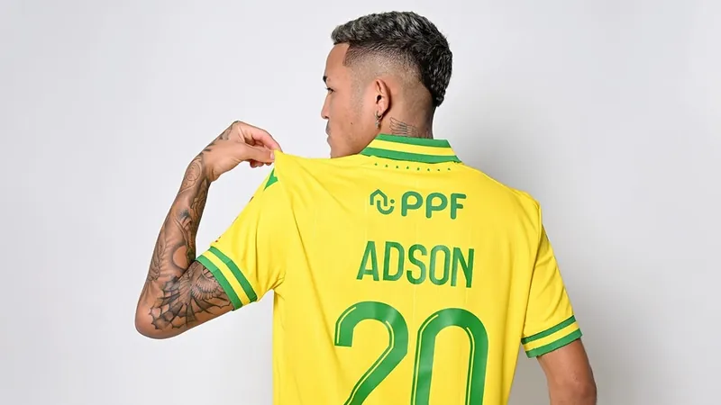 Nantes anuncia a contratação de Adson, ex-Corinthians