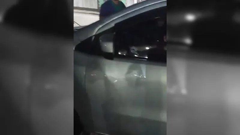 Frentista baleado durante troca de tiros segue internado