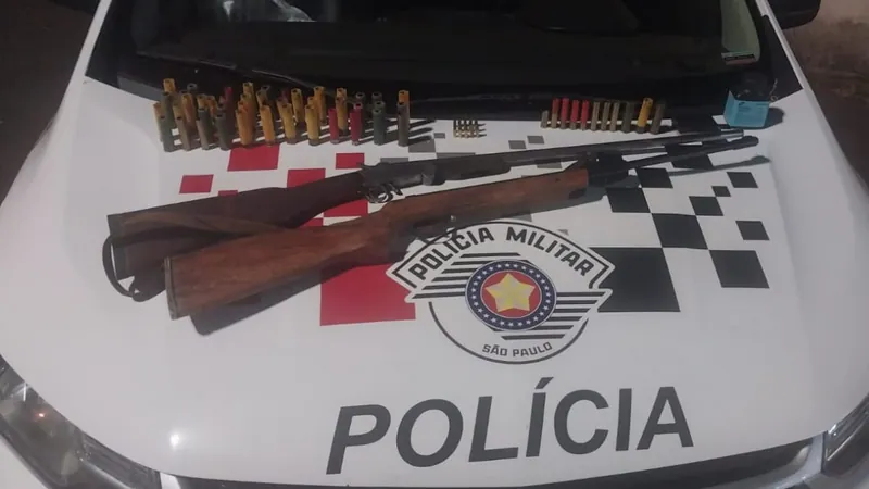 PM prende homem por porte de arma e agredir a esposa e o filho