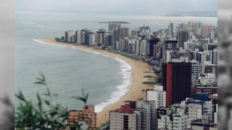 Homem é preso em flagrante após tentar estuprar adolescente dentro do mar no ES