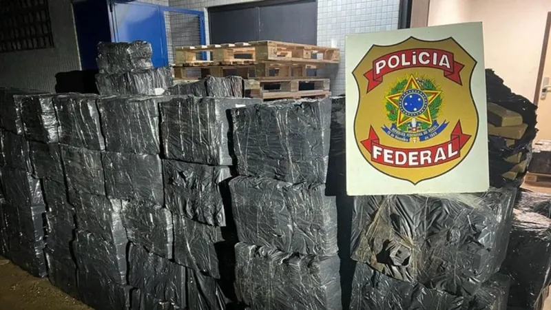 Polícia Federal apreende caminhão com duas toneladas de drogas no Paraná