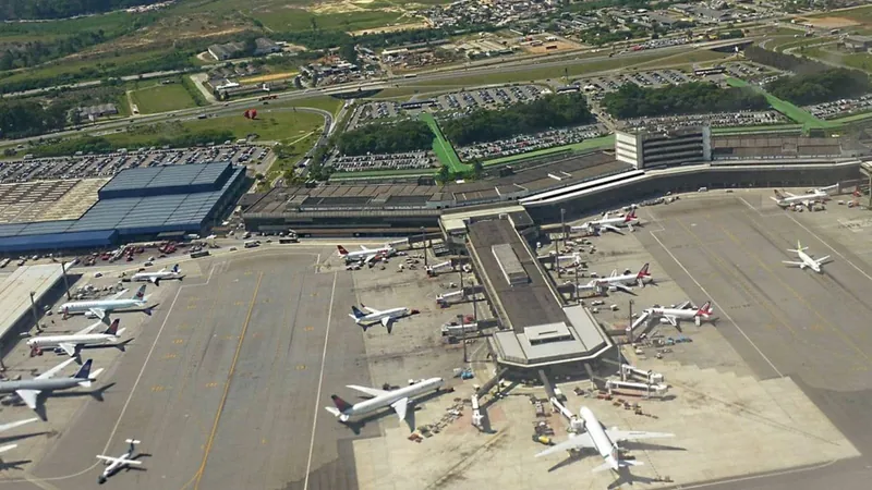 PF prende 7 pessoas e apreende 70 kg de cocaína no Aeroporto de Guarulhos