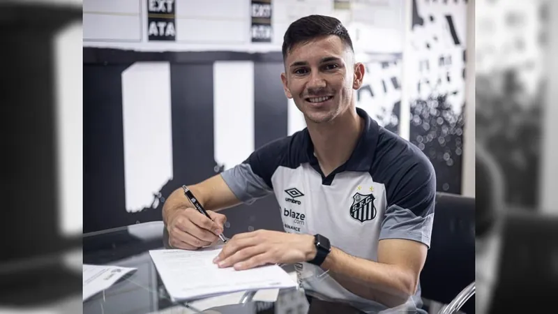 Santos anuncia a contratação do atacante Maximiliano Silvera