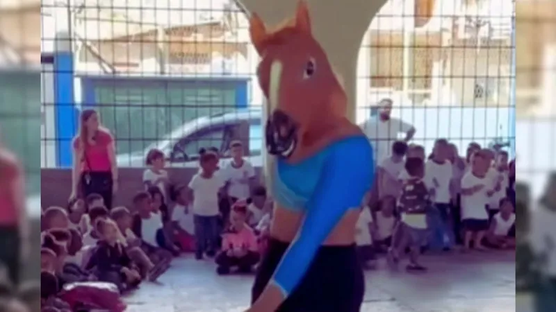 video de homem matando cavalo