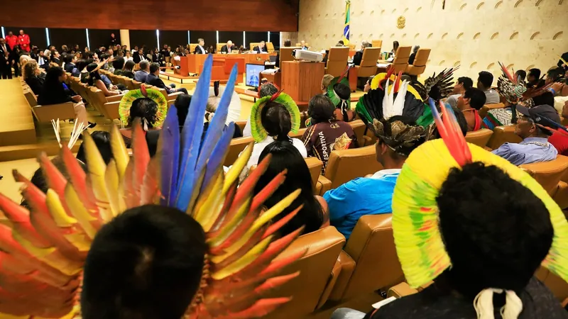 Indígenas no STF durante julgamento do marco temporal