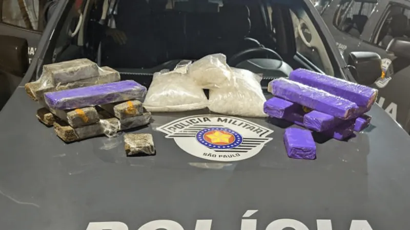 Polícia Militar prende suspeitos e apreende 12 tijolos de maconha em Pinda