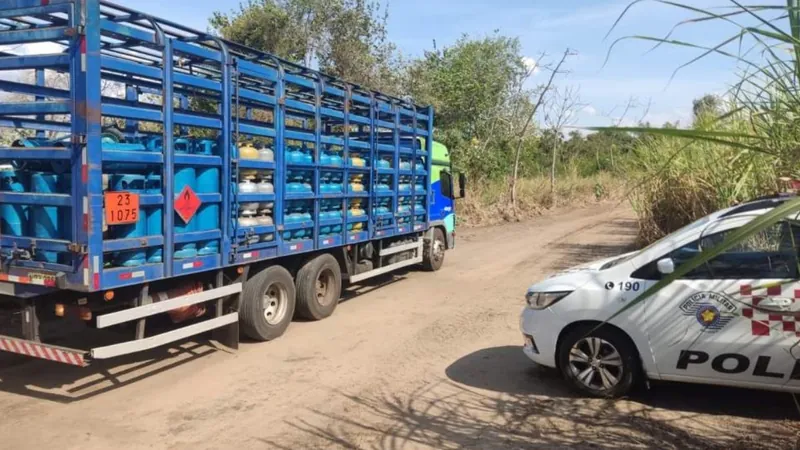 Os suspeitos retiravam o gás dos botijões